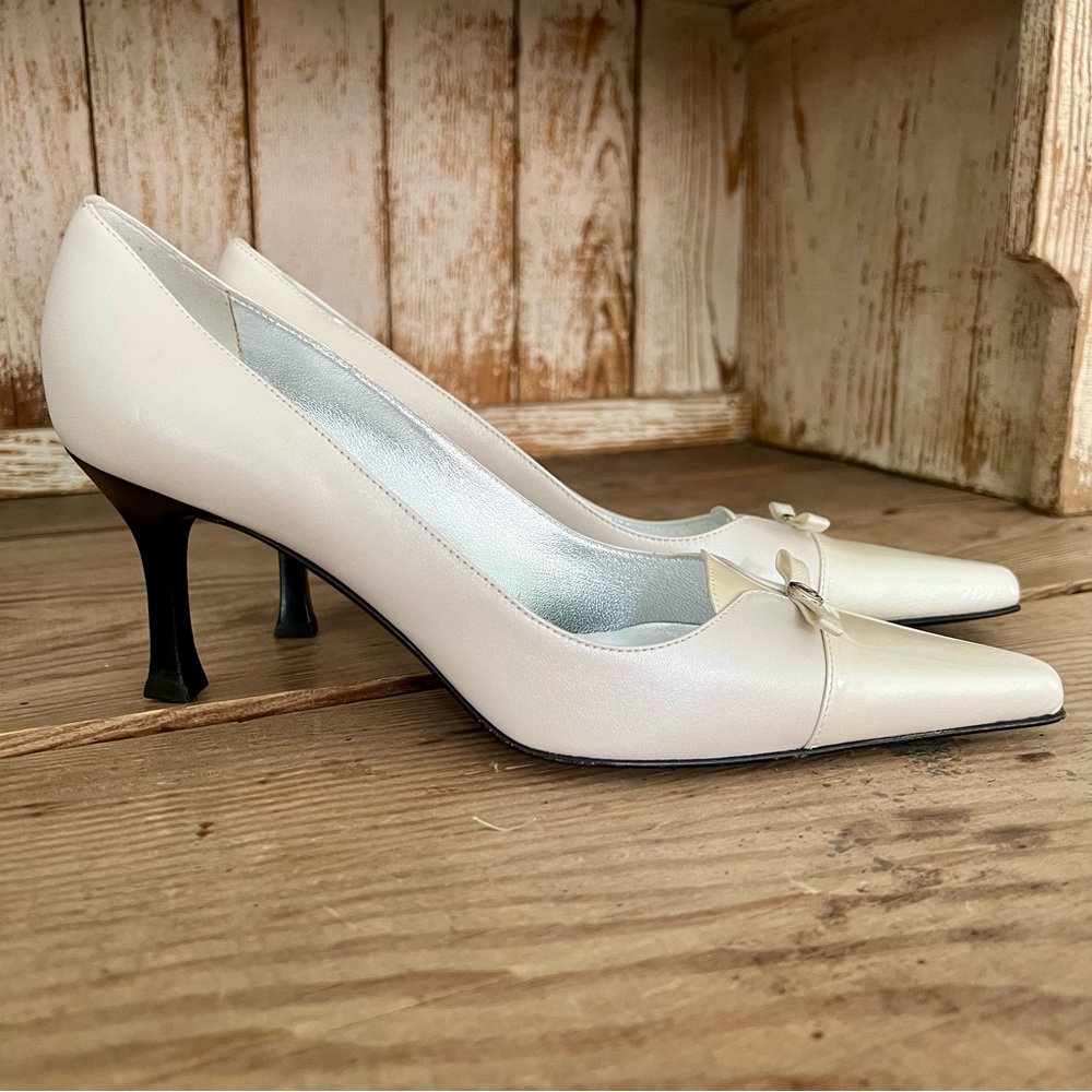 St. John Cream Stiletto Heels with Black Heel NWOT